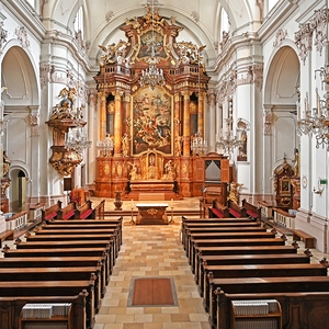 27 / © Wolfgang Hochreiter Kirchenschiff: Gesamtansicht