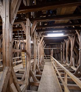 Laakirchen: Sanierung des historischen Kirchendachstuhls 