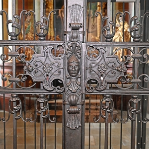 15 / © Wolfgang Hochreiter Anna-Kapelle: Detail aus dem Eisengitter