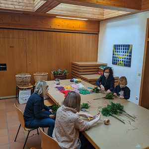 mit Erstkommunionmüttern und -kindern