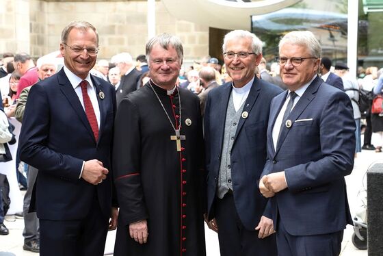 von links: Landeshauptmann Thomas Stelzer, Bischof Manfred Scheuer, Bischofsvikar Johann Hintermaier und Bürgermeister Klaus Luger