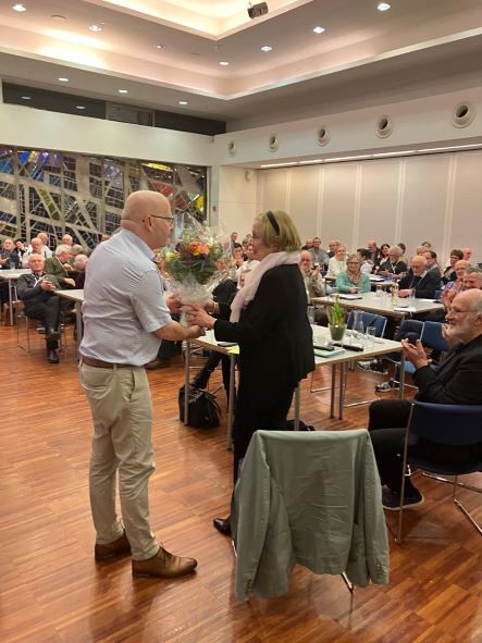 Dr.in Annemarie Fenzl / Referat Diakone, Linz Dank durch den Referenten für Diakone Peter Schwarzenbacher