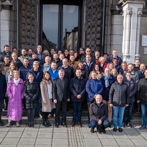 Bischof Manfred Scheuer mit Teilnehmer:innen der Bauämtertagung 2023