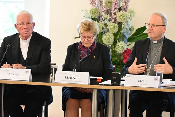 Erzbischof Franz Lackner, die Vorsitzende der Unabhängigen Opferschutzkommission Waltraud Klasnic und Bischof Benno Elbs (Vorsitzender Beirat Opferschutz)